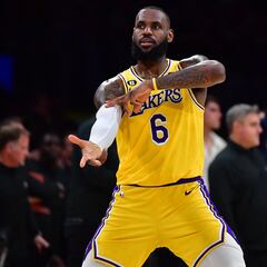 Los Lakers se meten en ‘playoffs’ tras otro partido en el que encuentran su límite