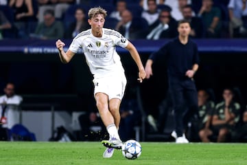 Valoración general: 82 | Potencial: 89| Posición:  DFC