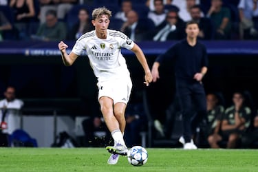 Valoración general: 82 | Potencial: 89| Posición:  DFC