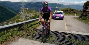 Ángel Madrazo en la subida al puerto inédito de la Vuelta España, el Pico Jano.