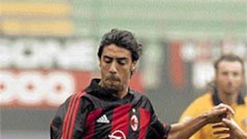 <b>CALIDAD</B>. El portugués Rui Costa está en la agenda atlética en caso de que no pueda llegar Ibagaza.