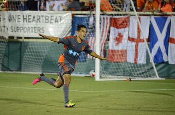 ?mar Bravo fue el fichaje estrella de los Carolina RailHawks FC (ahora North Carolina FC). El mexicano marc¨® cuatro goles, pero su equipo no clasific¨® para los playoffs. Tiene 36 a?os, pero quiere seguir jugando.