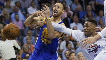 Oklahoma City Thunder guard Russell Westbrook, right, knocks the ball away from Golden State Warriors guard Stephen Curry during the second quarter of an NBA basketball game in Oklahoma City, Monday, March 20, 2017. (AP Photo/Sue Ogrocki)