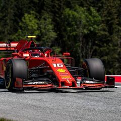 Leclerc manda, Vettel se salva y dos 'gallos' saludan a los muros