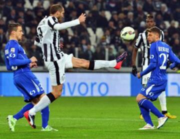 Arturo Vidal fue titular en Juventus que visitó a Sassuolo.