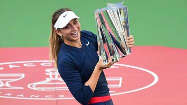 Paula Badosa of Spain holds the winners trophy following victory over Victoria Azarenka of Ukraine in their women's final match at the Indian Wells tennis tournament on October 17, 2021 in Indian Wells, California. - Paula Badosa demonstrated her mental t