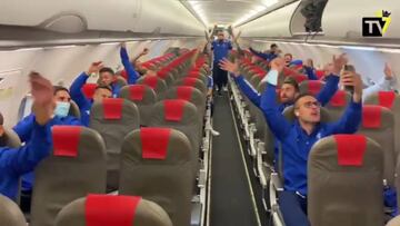 A arte no les gana nadie: la fiesta en el avión del Cádiz tras su histórica victoria ante el Madrid