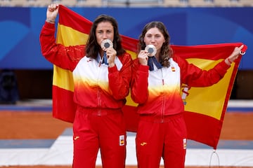 Sara Sorribes y Cristina Bucsa trajeron una nueva medalla para España, esta venz en los dobles femeninos de tenis. La pareja se impuso a las checas Muchova y Noskova por un 6-2, 6-2.