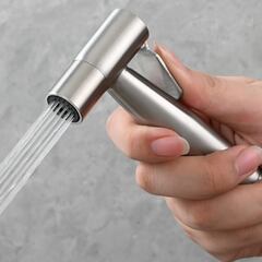 Ahorra dinero y transforma tu baño con esta ducha higiénica para WC de acero inoxidable