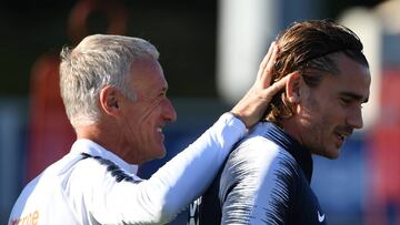 Didier Deschamps, seleccionador de Francia, junto a Griezmann