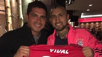 Vidal a Riffo: "Espero que luego seas el nuevo DT de Colo Colo"