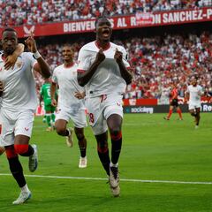 Sevilla aún es blanquirroja