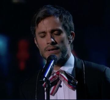 Gael García interpreta la canción de Remember Me de la película Coco en los Premios Oscar 2018