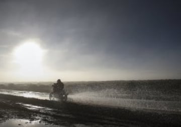 La etapa de hoy fue suspendida debido al barro, la lluvia y un desprendimiento de tierras.