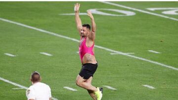 El joven que logró burlar la seguridad en el Super Bowl ganó una apuesta y dijo que se comprará una jirafa.