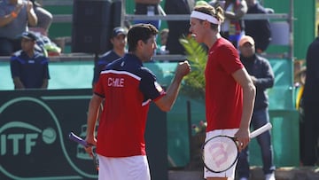 Nicolas Harry y Hans Podlipnik se alientan, durante el partido de dobles entre Chile y Colombia por la segunda ronda del Grupo I Americano de Copa Davis.
Iquique, Chile
17/07/2016.
Alex Díaz Díaz/Photosport.