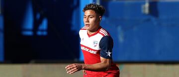 El jugador de FC Dallas nació en Frisco, Texas. Hijo de padre mexicano, pertenece al FC Dallas de la MLS y debutó en un duelo ante LA Galaxy. En la fase de grupos no tuvo minutos de juego, pero luchará para ser tomado en cuenta en los Octavos de Final.