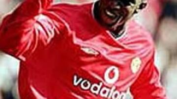 <B>CAMBIO DE AIRES.</B> Dwight Yorke deja el Manchester United para jugar las próximas tres temporadas en el Blackburn Rovers.