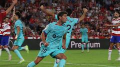 El centrocampista del FC Barcelona, Sergi Roberto, tras conseguir el segundo gol del equipo barcelonista durante el encuentro correspondiente a la jornada nueve de primera división que han disputado hoy Domingo frente al Granada en el estadio Nuevo Los Cármenes, en Granada.