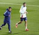 Morata, al margen del grupo en la primera sesión de La Roja