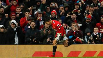 Soccer Football - Premier League - Manchester United vs Huddersfield Town - Old Trafford, Manchester, Britain - February 3, 2018 Manchester United’s Alexis Sanchez celebrates scoring their second goal Action Images via Reuters/Lee Smith EDITORIAL USE ONLY. No use with unauthorized audio, video, data, fixture lists, club/league logos or "live" services. Online in-match use limited to 75 images, no video emulation. No use in betting, games or single club/league/player publications. Please contact your account representative for further details.