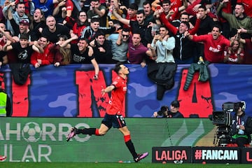 El jugador del Osasuna, Ante Budimir, celebra el 1-1 al Real Madrid. 