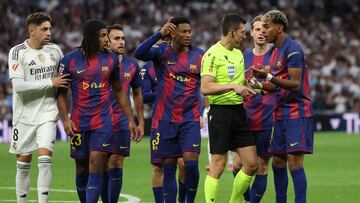 Barcelona's Spanish forward #10 Lamine Yamal (R) speaks with Spanish referee Soto Grado during the Spanish league football match between Real Madrid CF and FC Barcelona at Santiago Bernabeu Stadium in Madrid on October 26 , 2025. (Photo by Oscar DEL POZO / AFP)