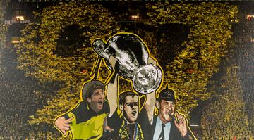 El estadio del Borussia de Dortmund, Signal Iduna Park, es uno de los feudos más famosos y con mayor ambiente de Europa. Situado en la ciudad de Dortmund, en el estado federado de Renania del Norte-Westfalia, al oeste de Alemania. Es el quinto estadio más grande de Europa, y el tercer hogar más grande de un club europeo de primer nivel después del Camp Nou y el Estadio Santiago Bernabéu.