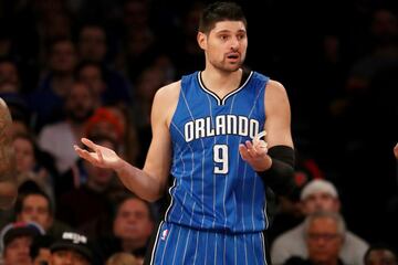 El montenegrino apadrinó a Gustavo Ayón en el Orlando Magic 2012-2013. En ocasiones, el mexicano entraba en rotación cuando Vucevic descansaba y, en otras, ambos coincidían para dotar de más fuerza a la pintura.