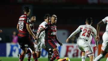 Con Arturo Vidal, Flamengo puso un pie en la final de copa