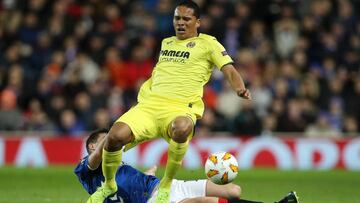 Carlos BAcca del Villarreal en un partido de Europa League 