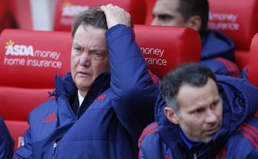 José Mourinho buries the hatchet with Bobby Charlton