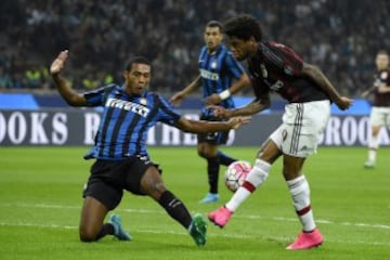 En el primer Inter-Milan oficial de la temporada se habla colombiano.