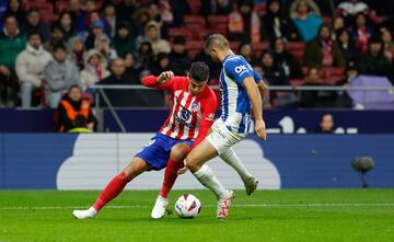 2-0. Balón largo para la carrera de Álvaro Morata por la banda derecha, se mete en el área, recorta a Aleksander Sedlar y dispara con la izquierda al palo largo de Siviera para anotar el segundo gol rojiblanco.