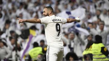 Benzema celebrando su gol ante el Alavés