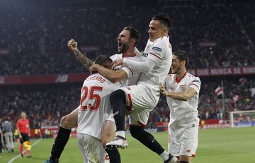 3-0. Los jugadores del Sevilla celebraron el tercer gol.