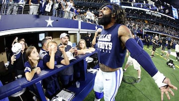 ARLINGTON, TEXAS - DECEMBER 26: Ezekiel Elliott #21 of the Dallas Cowboys reacts with fans after defeating the Washington Football Team at AT&amp;T Stadium on December 26, 2021 in Arlington, Texas.   Richard Rodriguez/Getty Images/AFP
 == FOR NEWSPAPERS, 