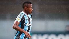 Jaminton Campaz en un partido de Gremio.