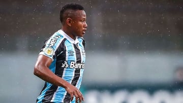 Jaminton Campaz, volante de Gremio, fue uno de los afectados luego del ataque al bus de Gremio por parte de hinchas de Internacional previo al clásico