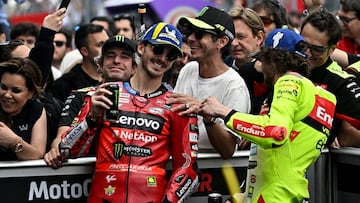 Rossi, con Bagnaia y Bezzechi en el GP de España de MotoGP.