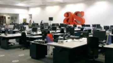 AS, PRESENTE. El documental se acercó hasta la redacción de AS para entrevistar a Relaño y Roncero.