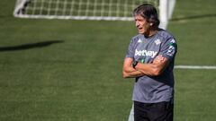 Pellegrini, en un entrenamiento con el Betis. 