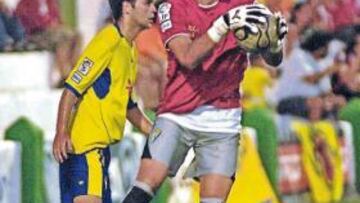 <b>DOMINÓ EL BALÓN. </b>El Cádiz fue dueño de la posesión del esférico en casi todos los tramos del partido que se jugó anoche.