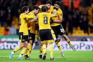 WOLVERHAMPTON, ENGLAND - DECEMBER 20: Raul Jimenez of Wolverhampton Wanderers celebrates with teammates after scoring his team's first goal during the Carabao Cup Fourth Round match between Wolverhampton Wanderers and Gillingham at Molineux on December 20, 2022 in Wolverhampton, England. (Photo by Jack Thomas - WWFC/Wolves via Getty Images)