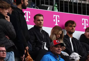 Manuel Neuer mantiene una relación sentimental con Anika Bissel, 14 años más joven que él. El portero del Bayern de Munich y la jugadora del ESV Regensburg, equipo de balonmano de la segunda división de Alemania, se darán el 'sí quiero' en los próximos meses. Ambos van a ser padres de su primer hijo en común. 