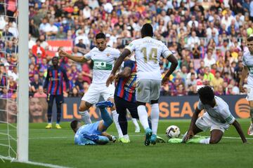 Jugada de Memphis Depay que acabó con el 3-0 de Lewandowski.