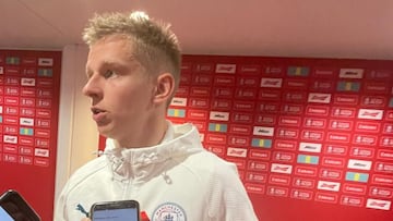 Zinchenko atendió a AS tras la eliminación en FA Cup.