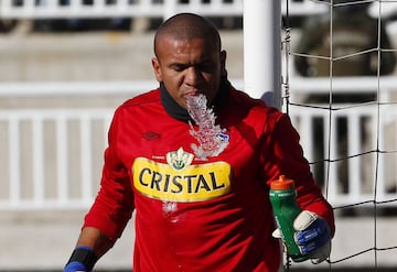 El ex arquero venezolano simplemente no estuvo a la altura en Colo Colo. Fue el portero en el 4-0 de la U en la semifinales del 2012.