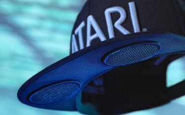 El WTF del día: la gorra con altavoces de Atari Speakerhat
