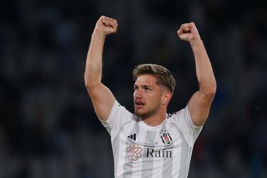 Otro de los nuevos talentos turcos a los que no hay que perder de vista. El llamado 'Agüero turco' rinde mejor en la Europa League, un gol y dos asistencias en siete partidos, que en la liga turca, un tanto y dos cuatro pases de gol en 18 partidos y casi el triple de minutos. Su polivalencia en las posiciones ofensivas le permiten ocupar cualquier posición y ser el comodín ideal para el equipo turco.